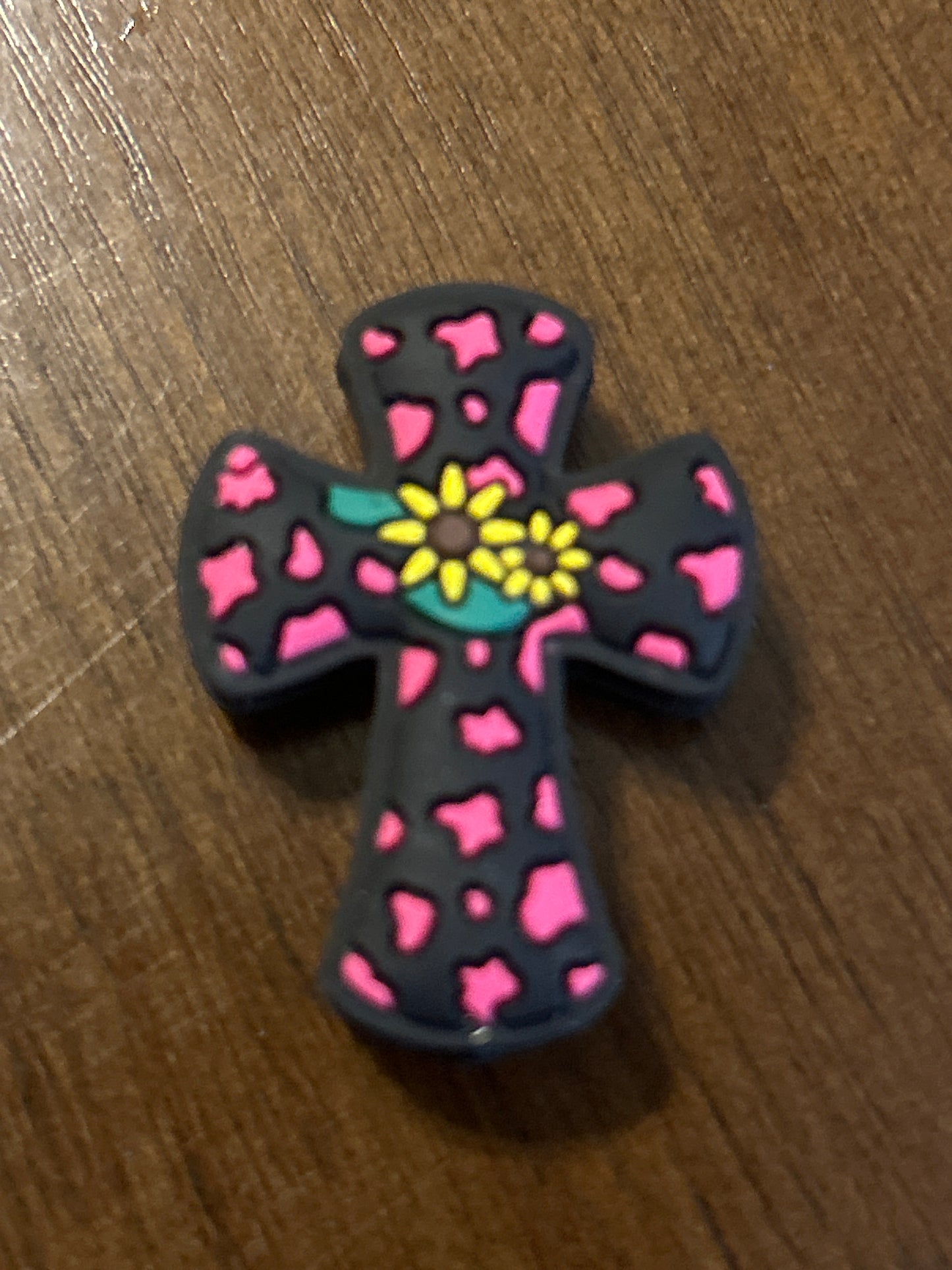 Cross w/pattern Silicone Focal Bead