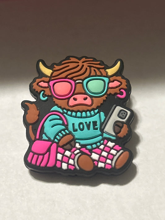 Highland Cow w/ purse & cell phone -Focal Bead