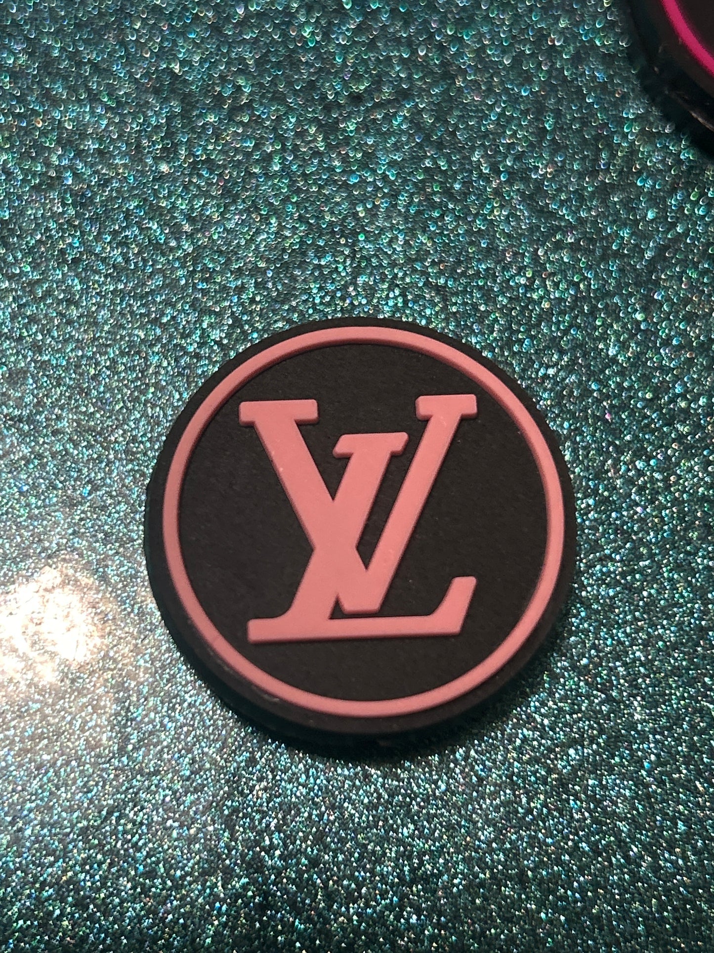 L Vee Round w/letters Silicone Focal Bead