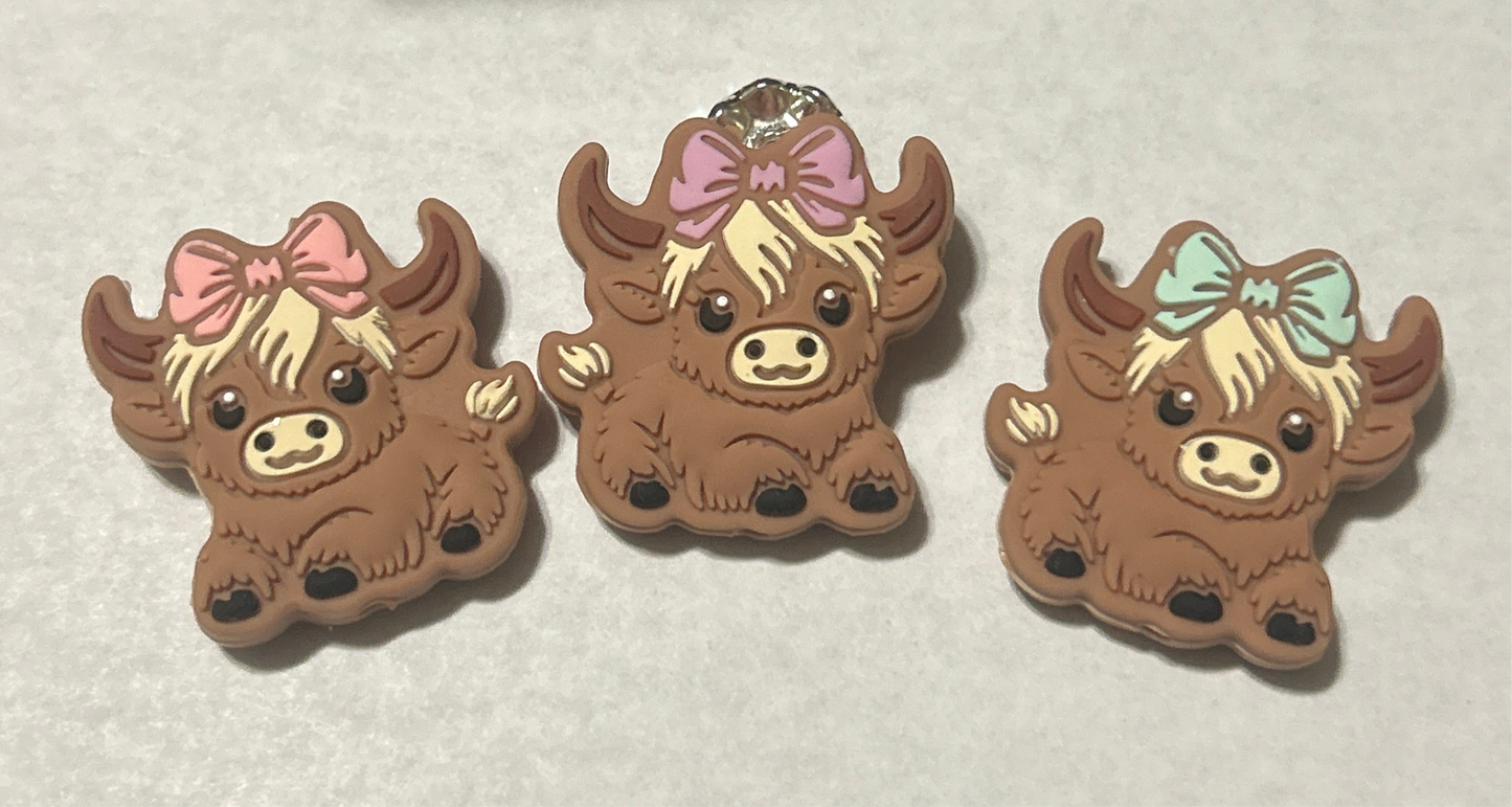 Highland cow w/bow