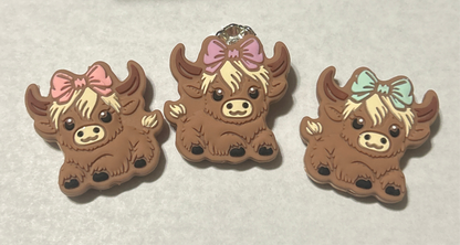 Highland cow w/bow