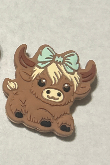 Highland cow w/bow